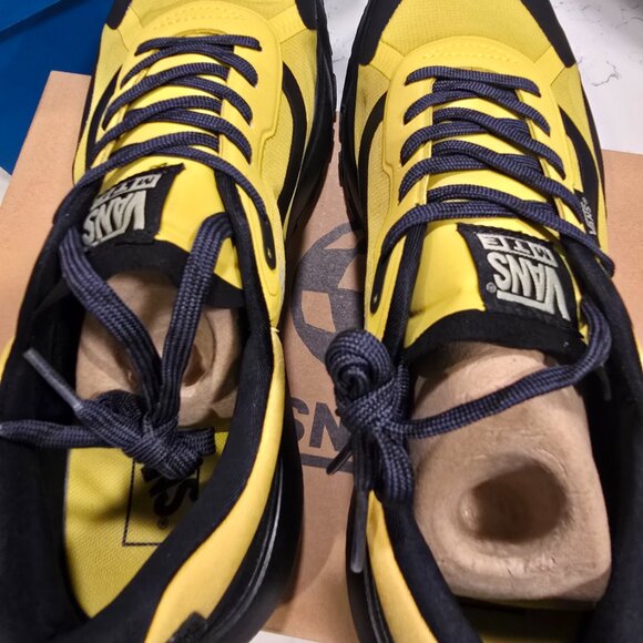 NEW VANS MTE Crosspath Yellow Black Hiking Shoes Men's 12 VN000CVUYLW NEW - Picture 8 of 10